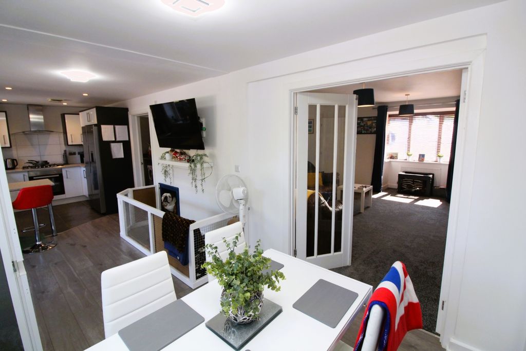 Property photo 3 of 38 Img_5759