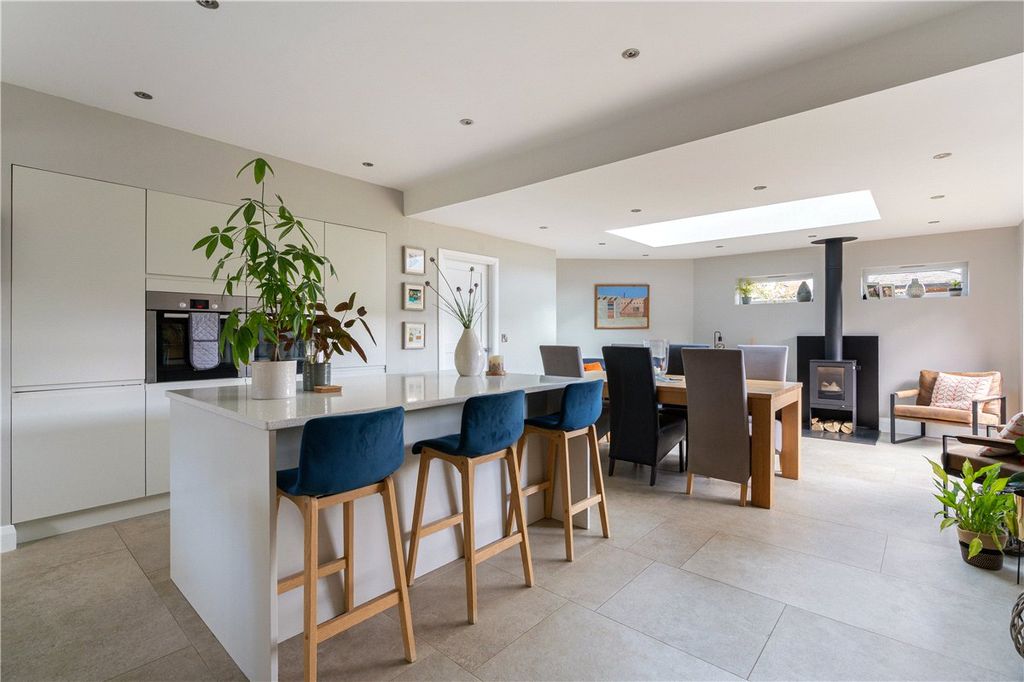 Property photo 2 of 18 Picture No. 33