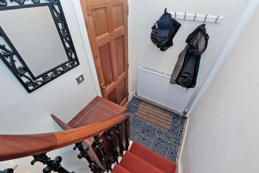 Property photo 2 of 27