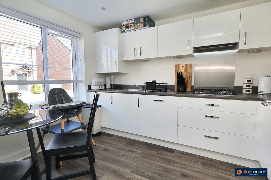 Property photo 3 of 12 4514945