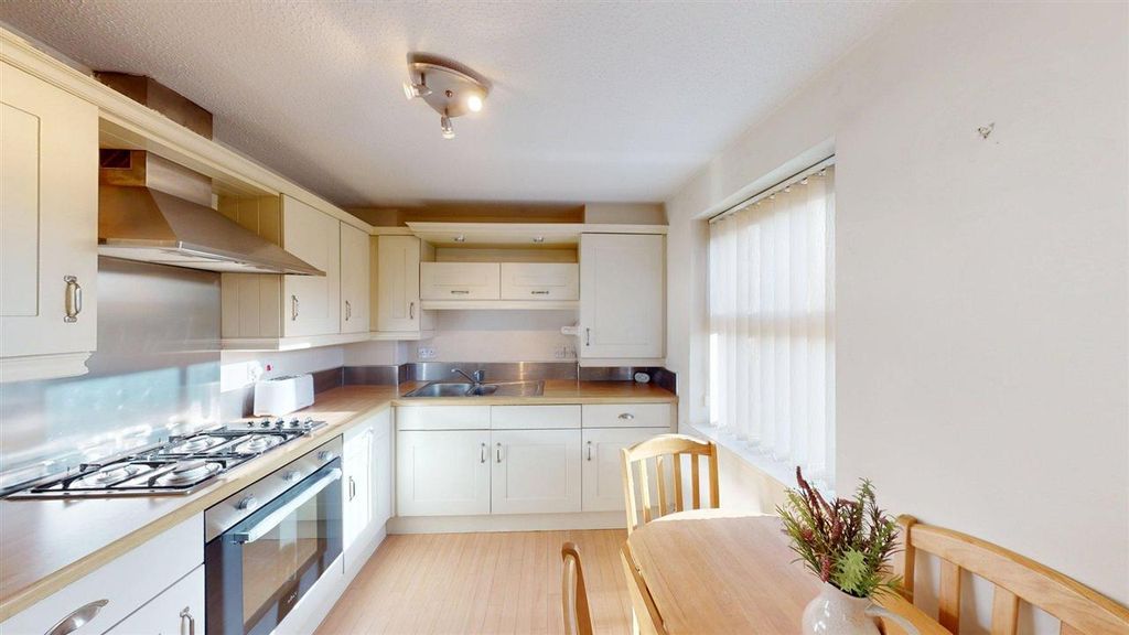 Property photo 2 of 11 Kitchen