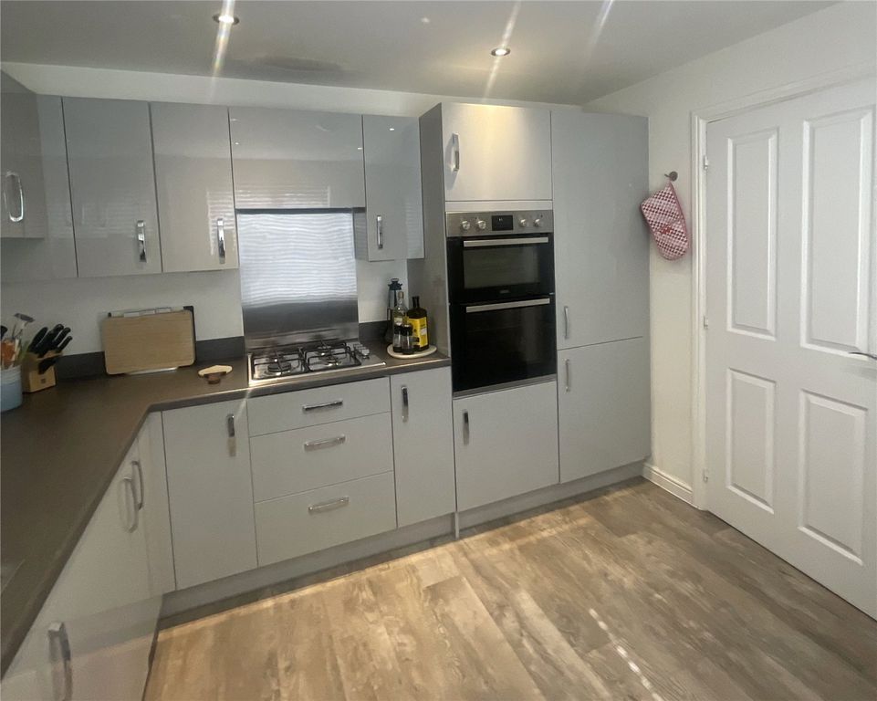 Property photo 2 of 14 Kitchen