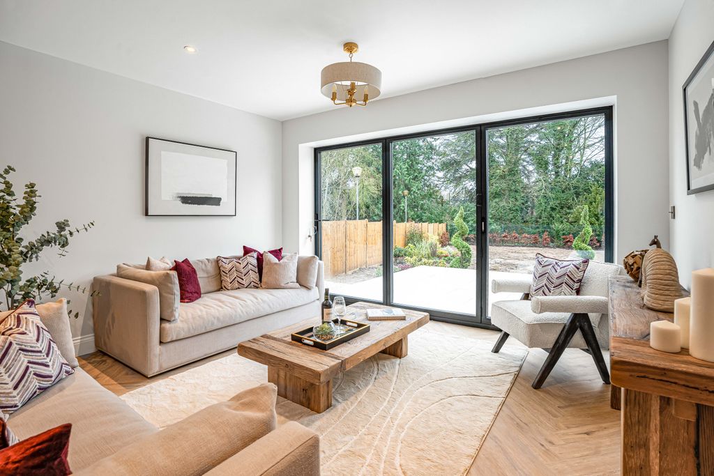 Property photo 3 of 23 Show Home