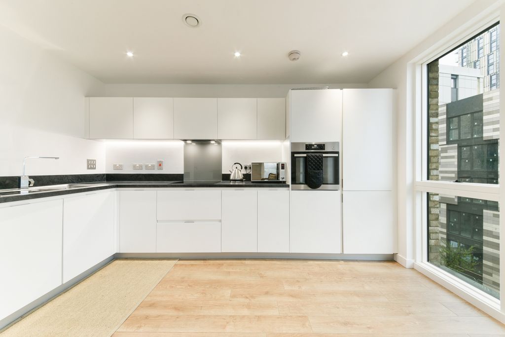 Property photo 3 of 9 Kitchen