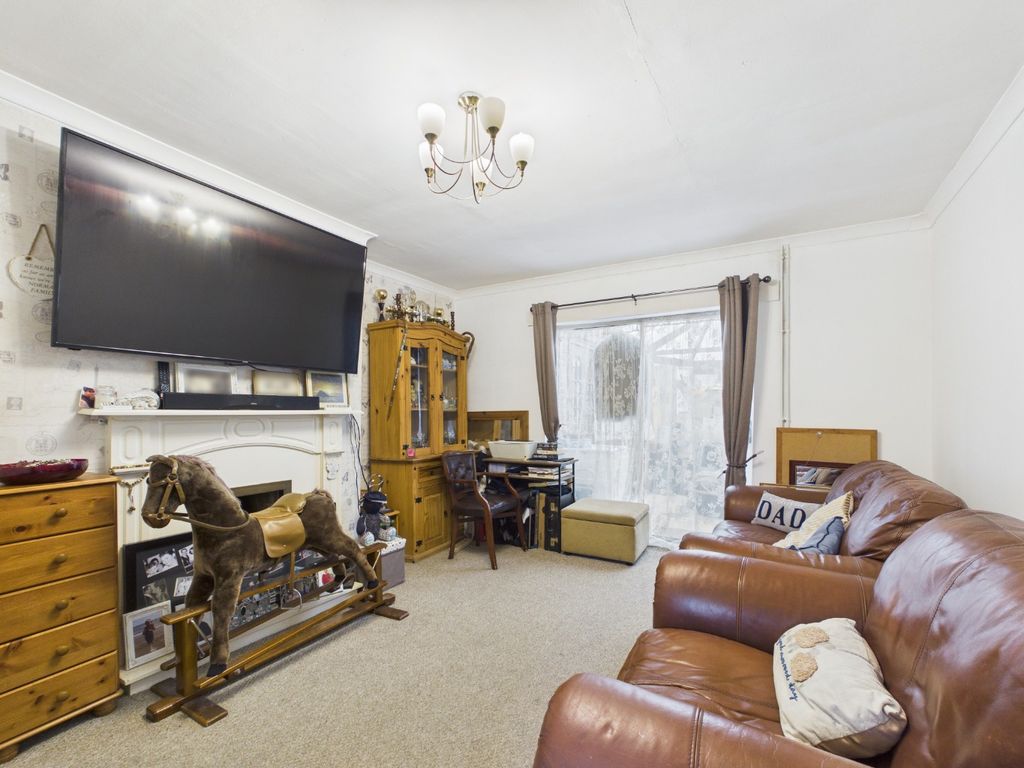 Property photo 2 of 19 4865875