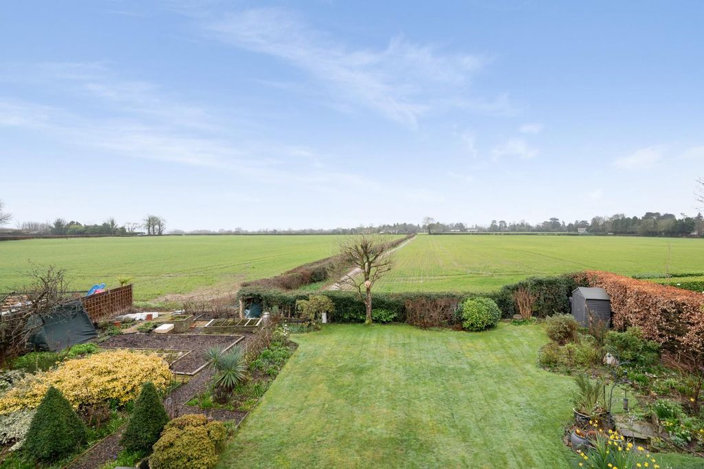 Property photo 2 of 14 Ballards Green