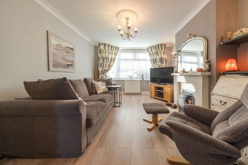 Property photo 2 of 23