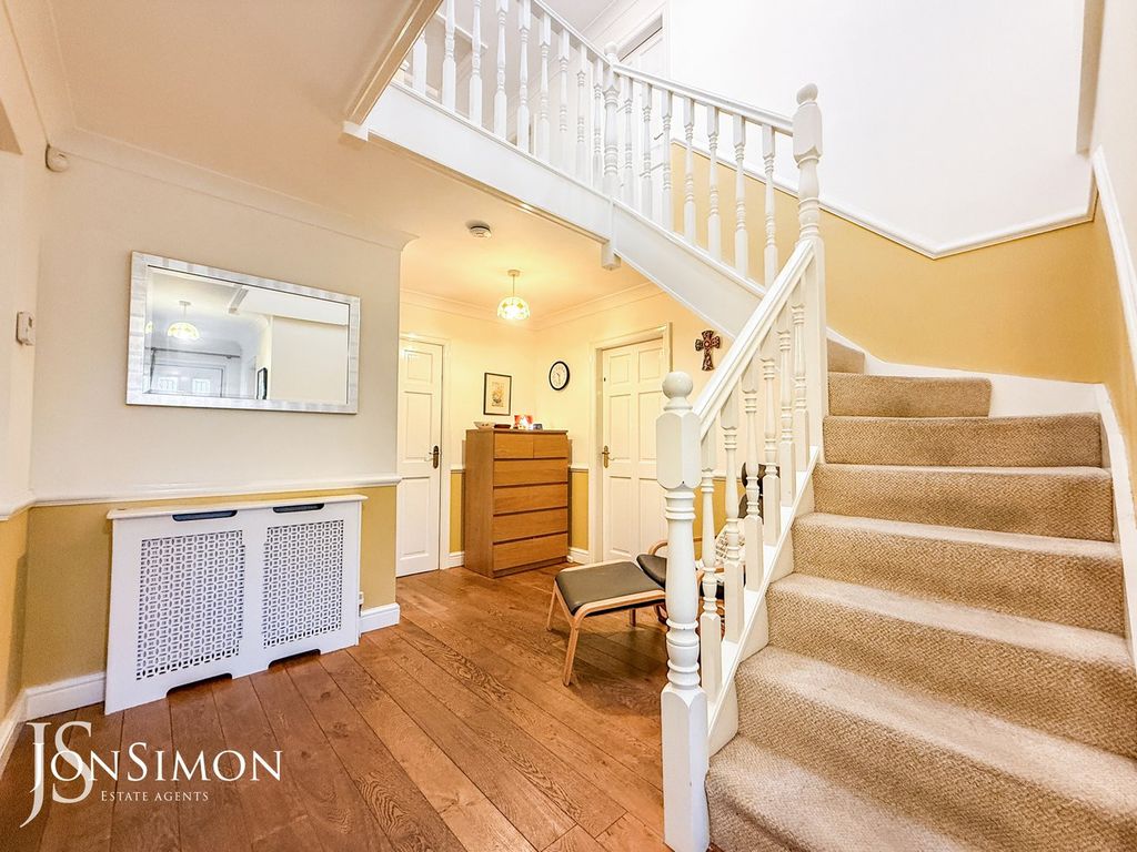 Property photo 2 of 43