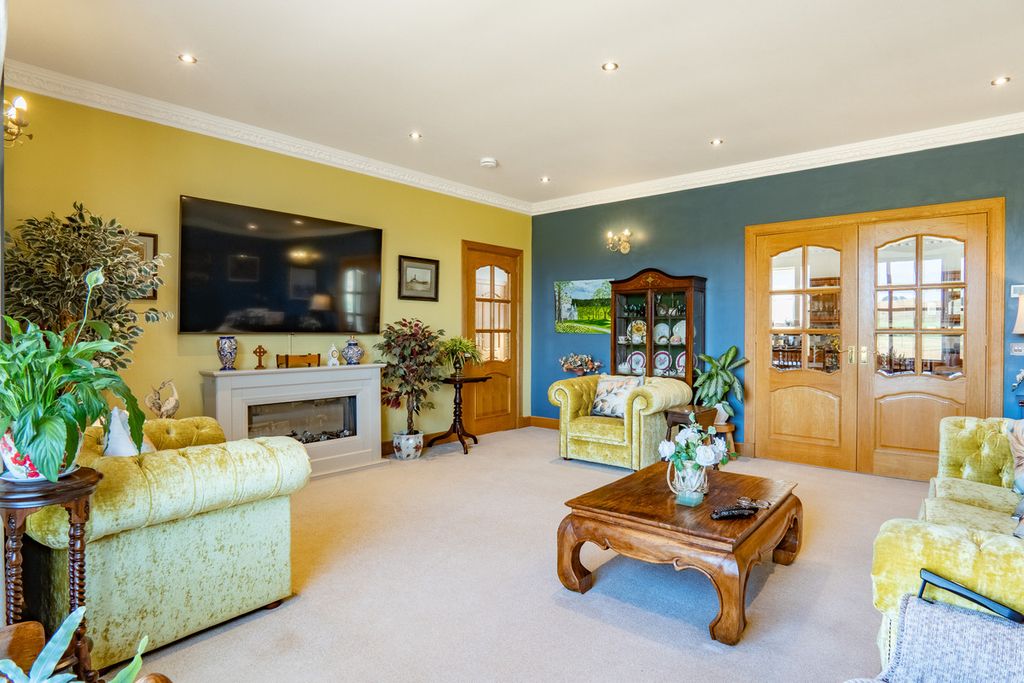 Property photo 3 of 46