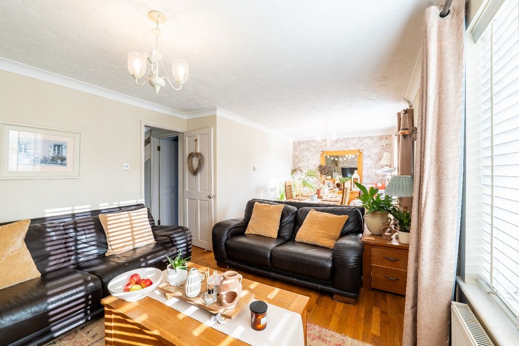 Property photo 2 of 17 4651984