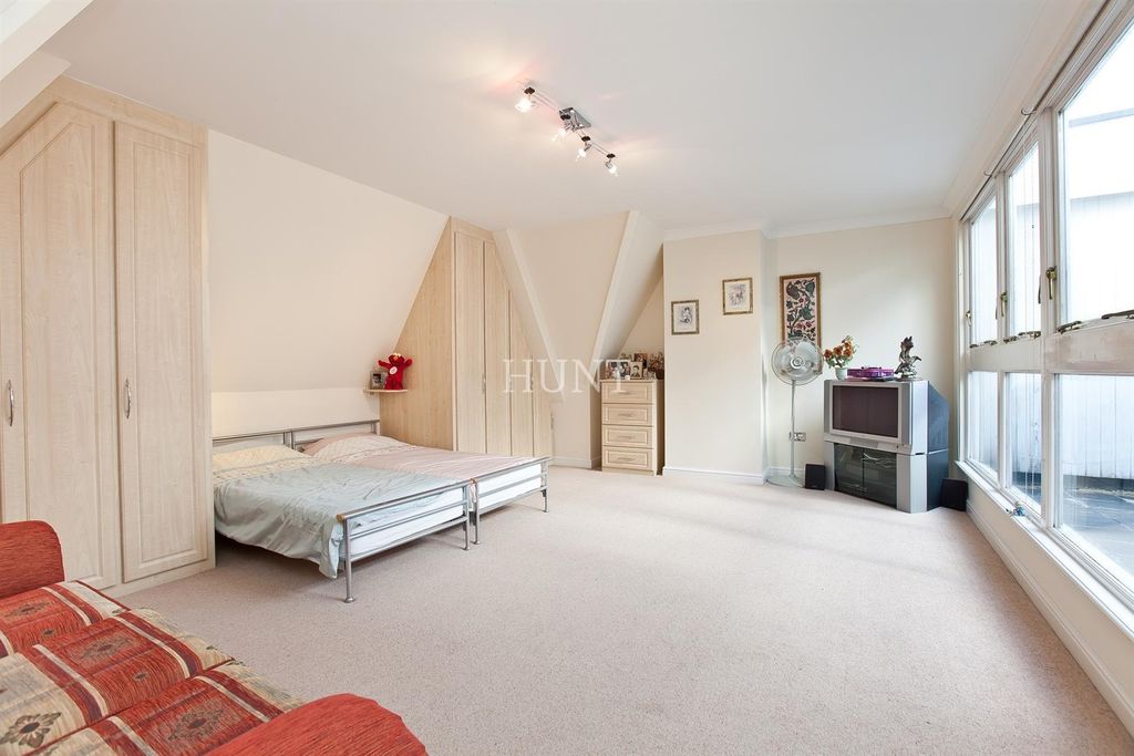 Property photo 3 of 30