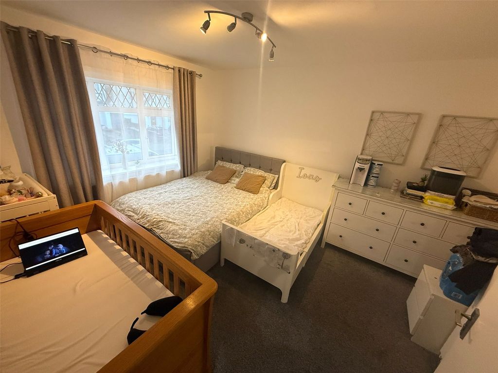 Property photo 3 of 8 Picture No. 04