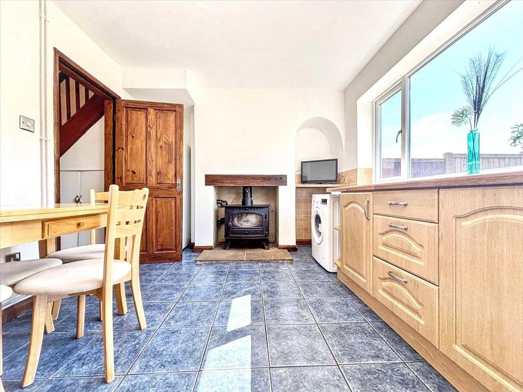 Property photo 3 of 28 Dining Kitchen
