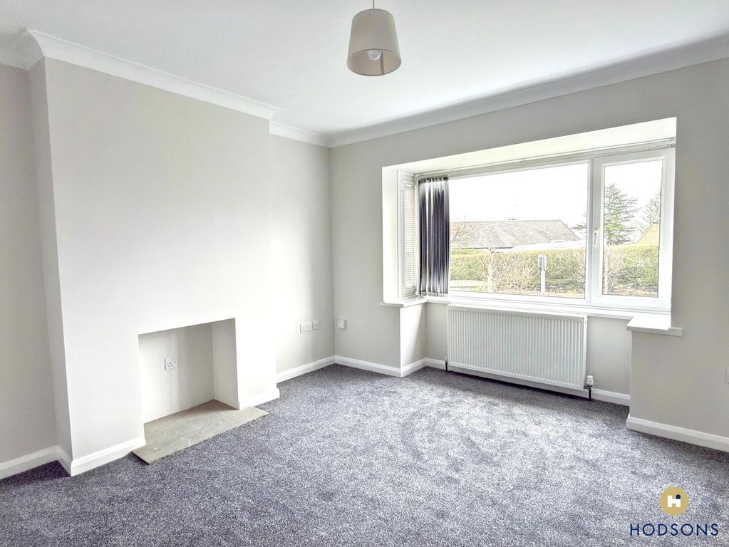 Property photo 3 of 10 Living Room