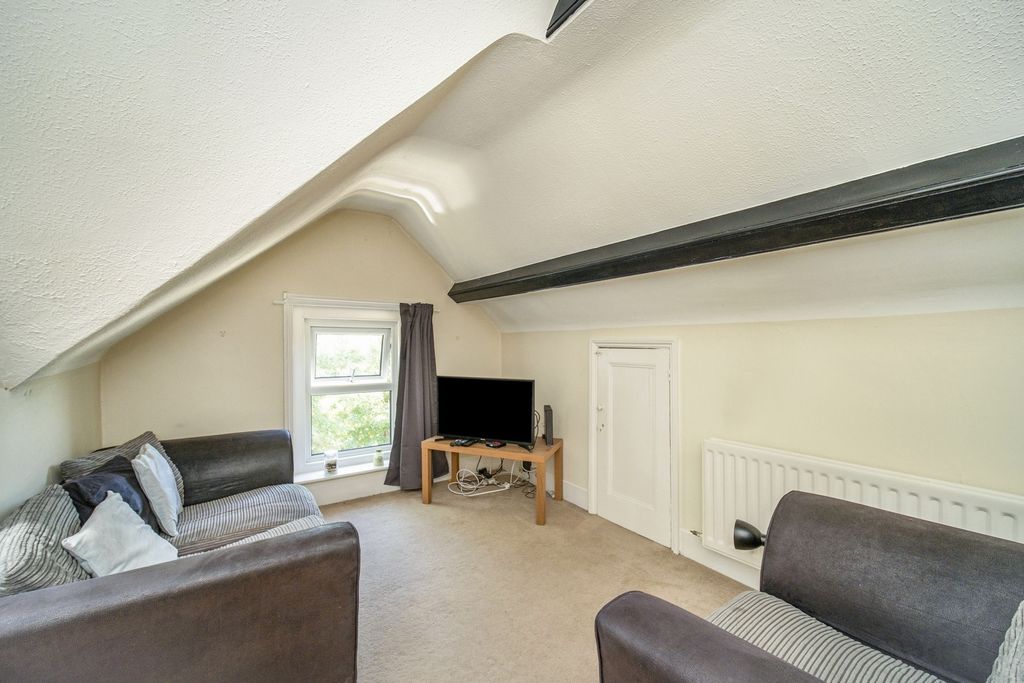 Property photo 3 of 11 2