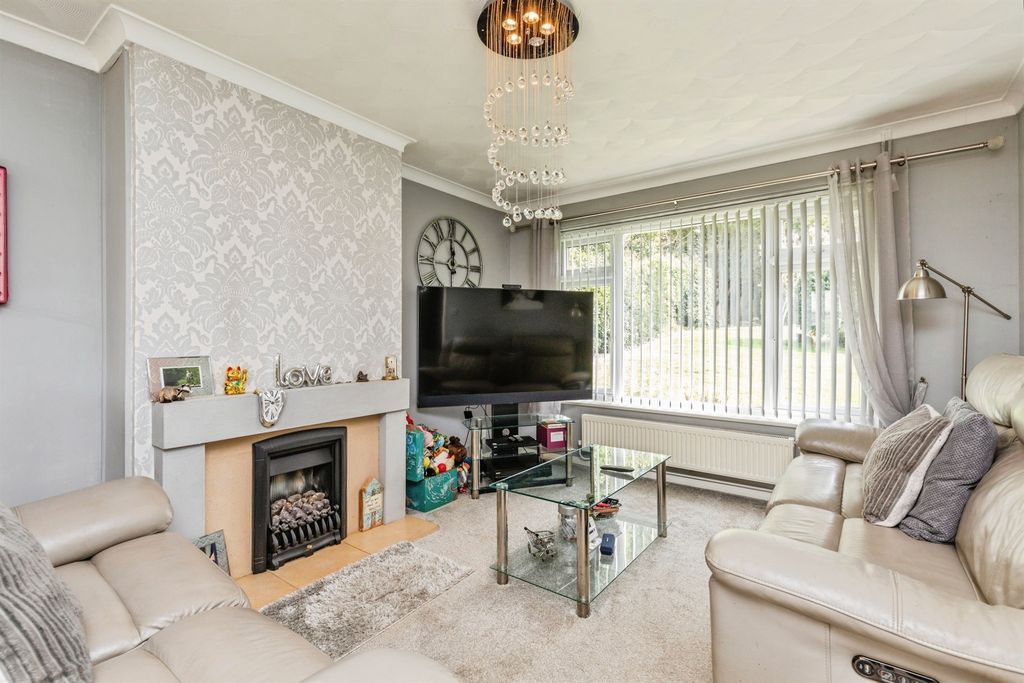 Property photo 2 of 20