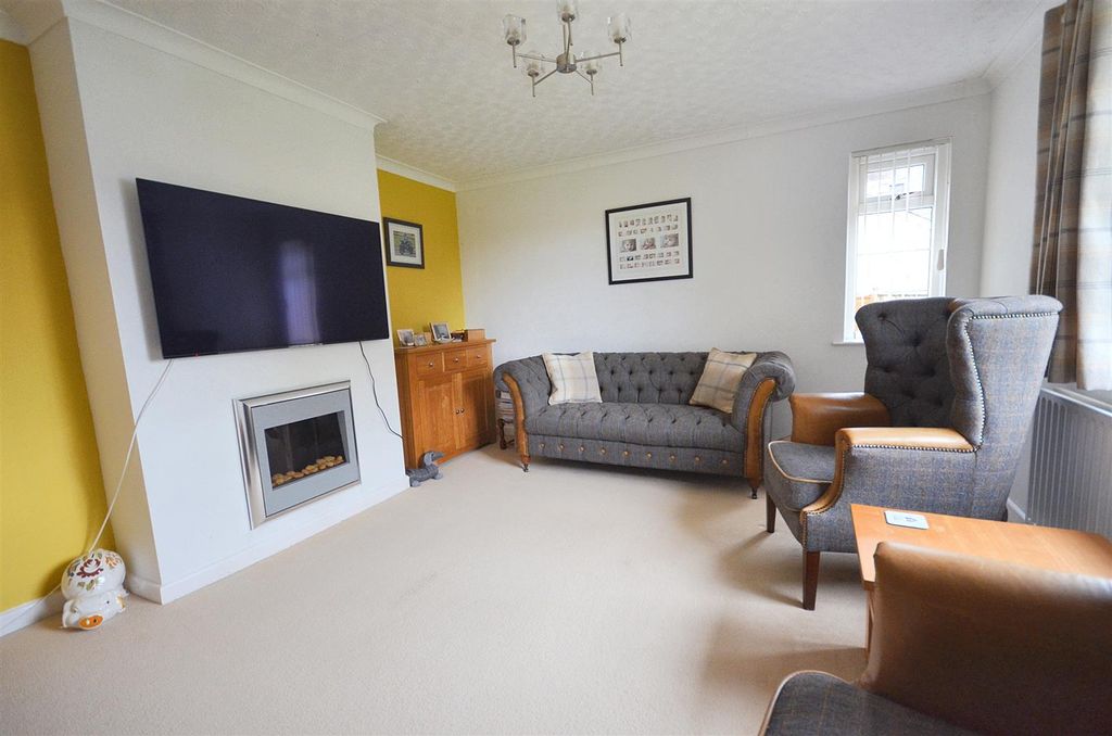 Property photo 3 of 9 Sitting Room