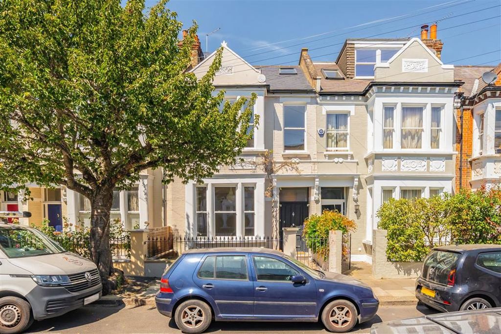 Property photo 1 of 11