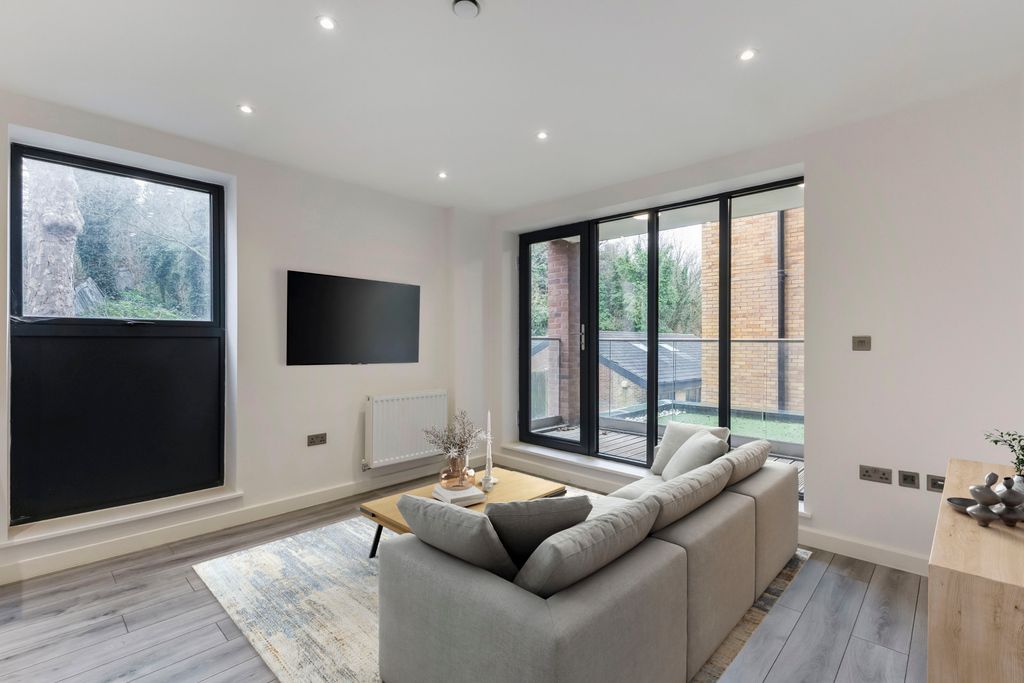 Property photo 2 of 7 Picture No. 24