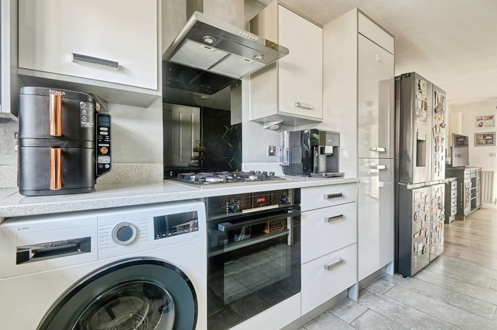 Property photo 3 of 15 Pbox-Img.Jpg