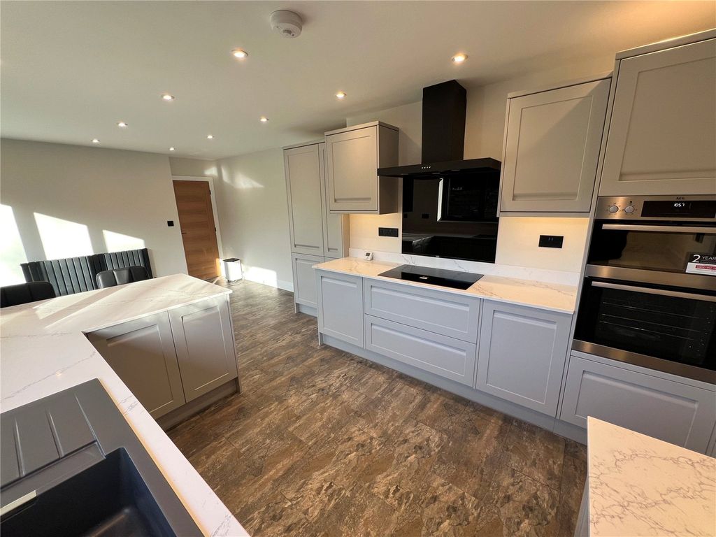 Property photo 2 of 14 Stunning Kitchen