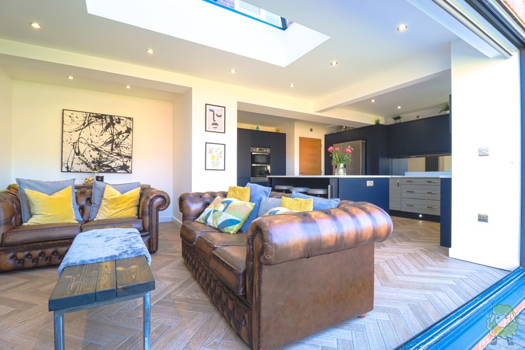 Property photo 2 of 18