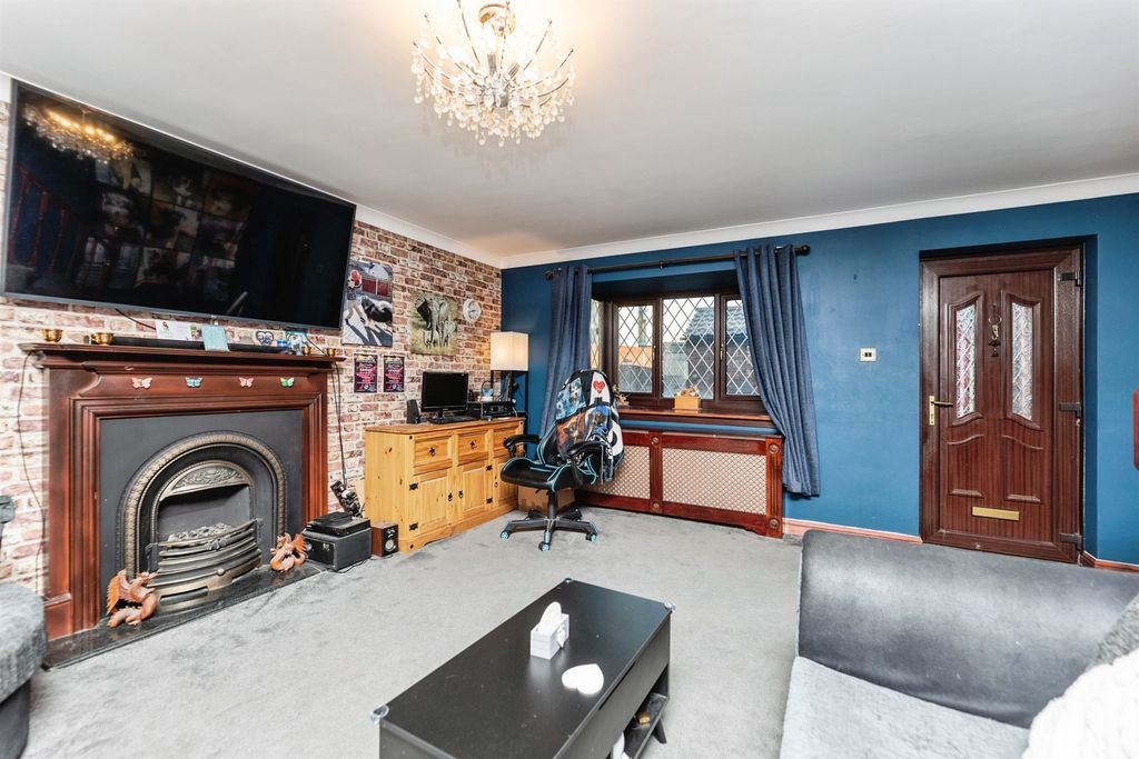 Property photo 3 of 17