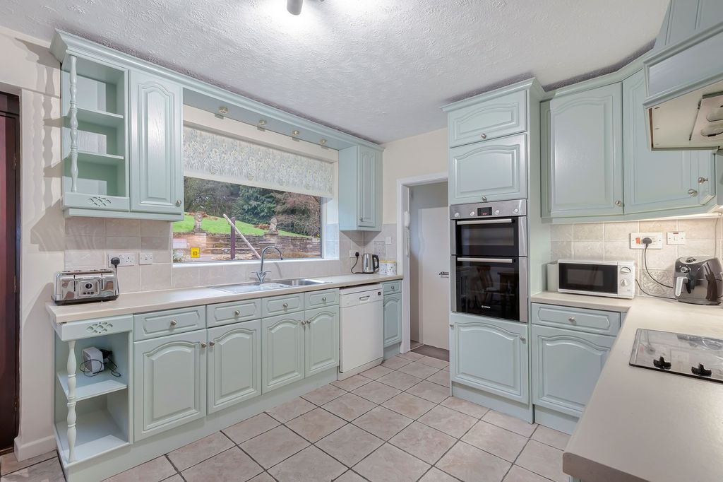 Property photo 3 of 34
