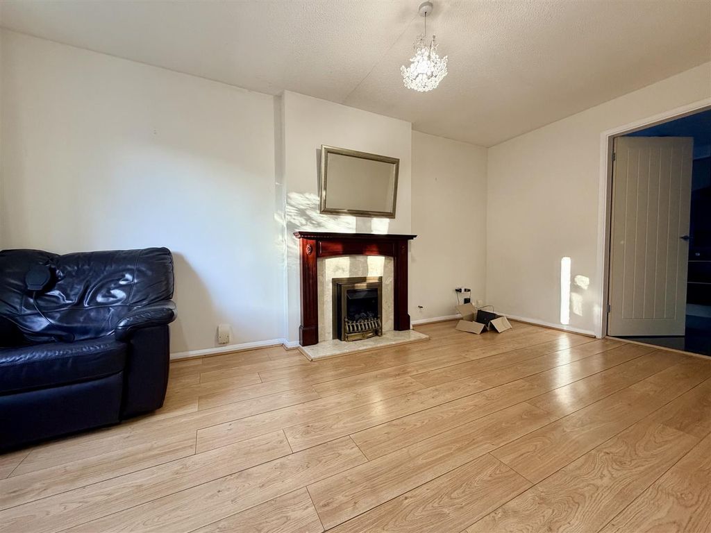 Property photo 3 of 10 Lounge