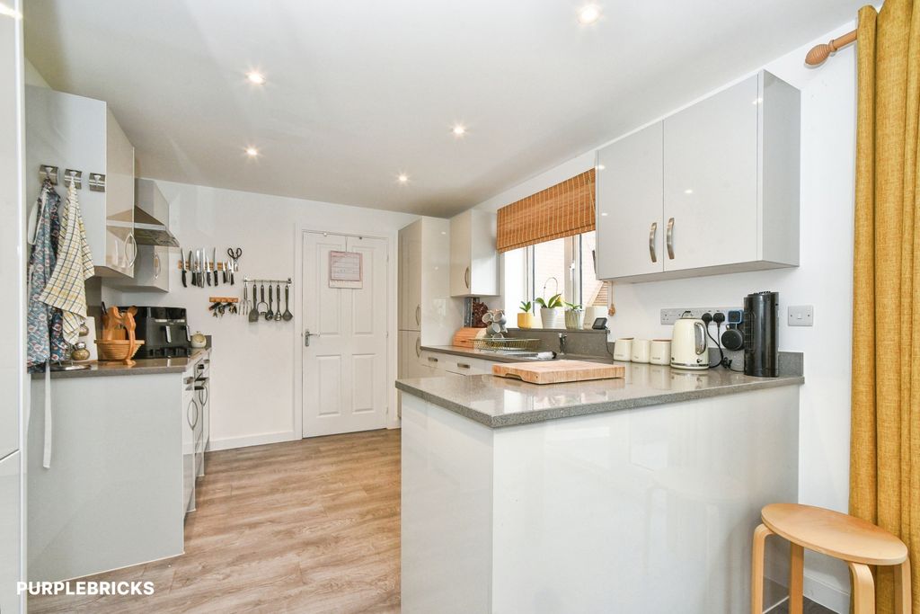 Property photo 3 of 33