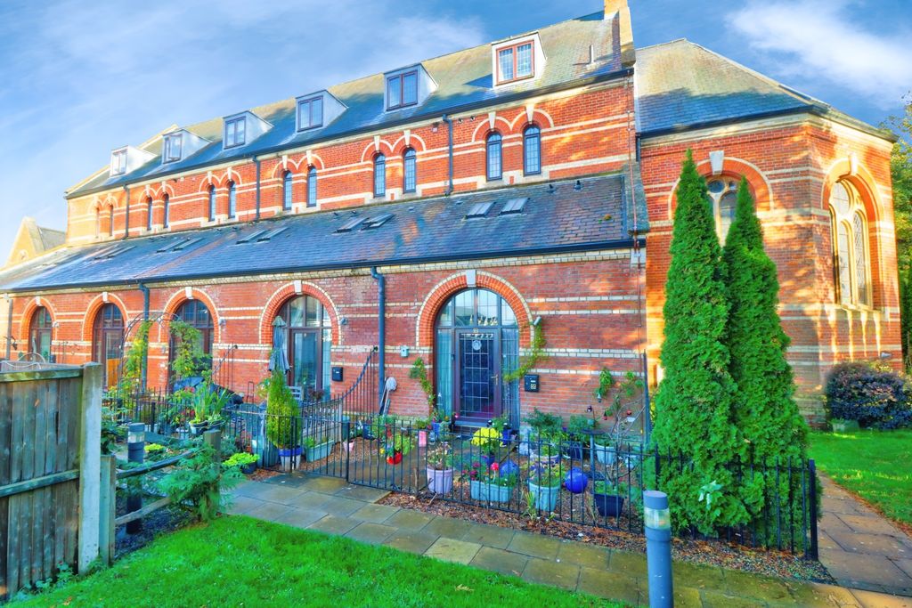 Property photo 1 of 11 Front External