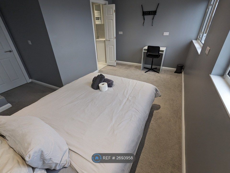 Property photo 2 of 16 Bedroom One 1