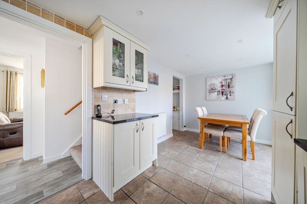 Property photo 3 of 8 Kitchen