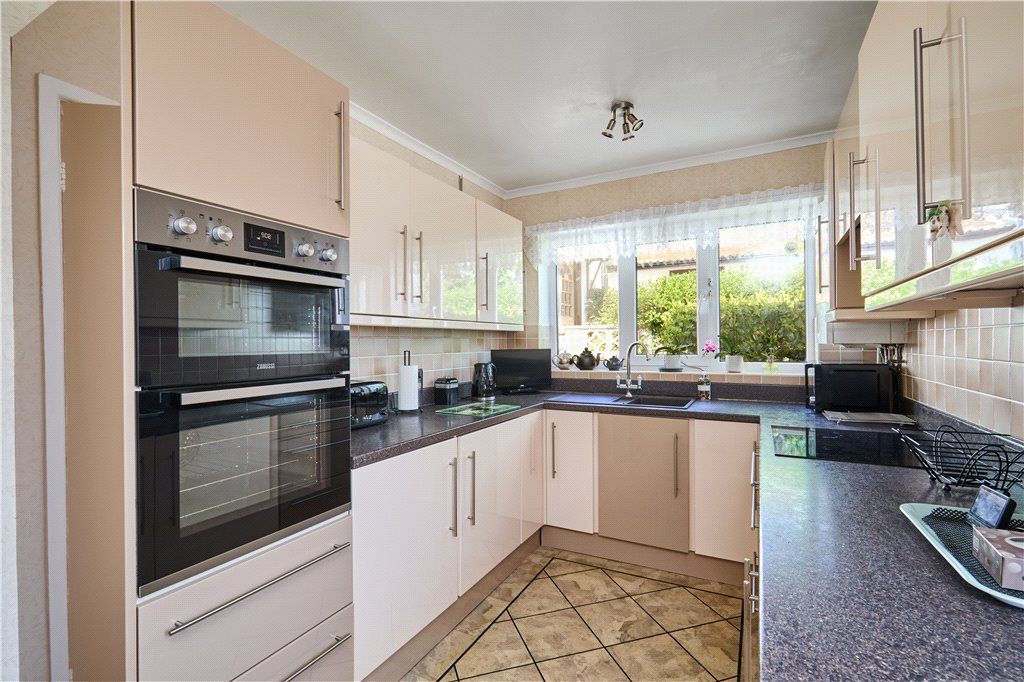 Property photo 3 of 18 Kitchen