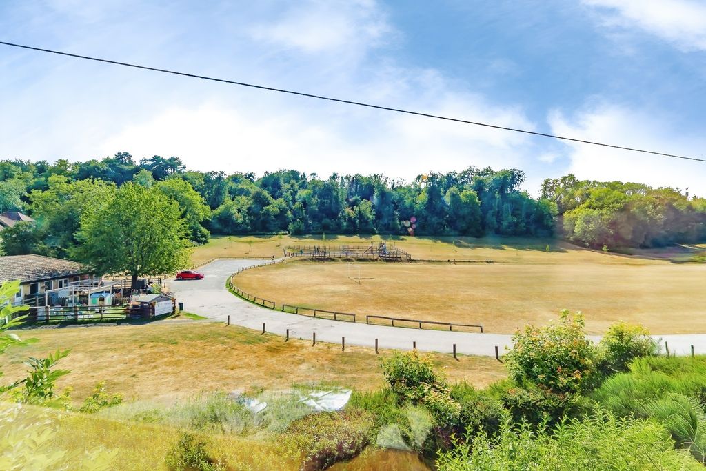 Property photo 3 of 17 Pbox-Img.Jpg