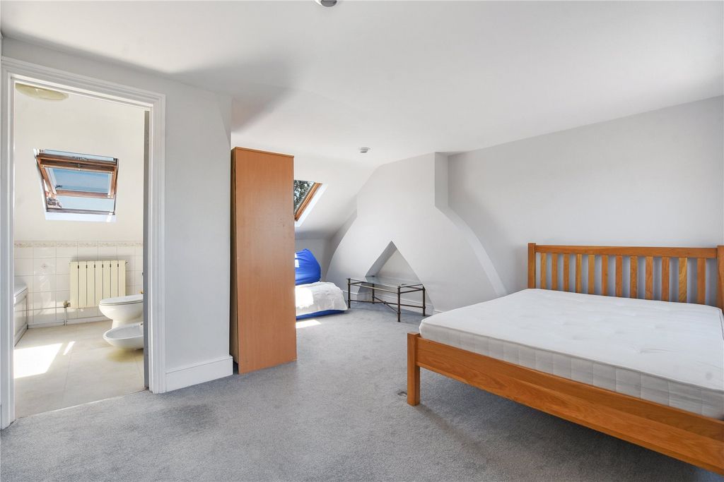 Property photo 3 of 8