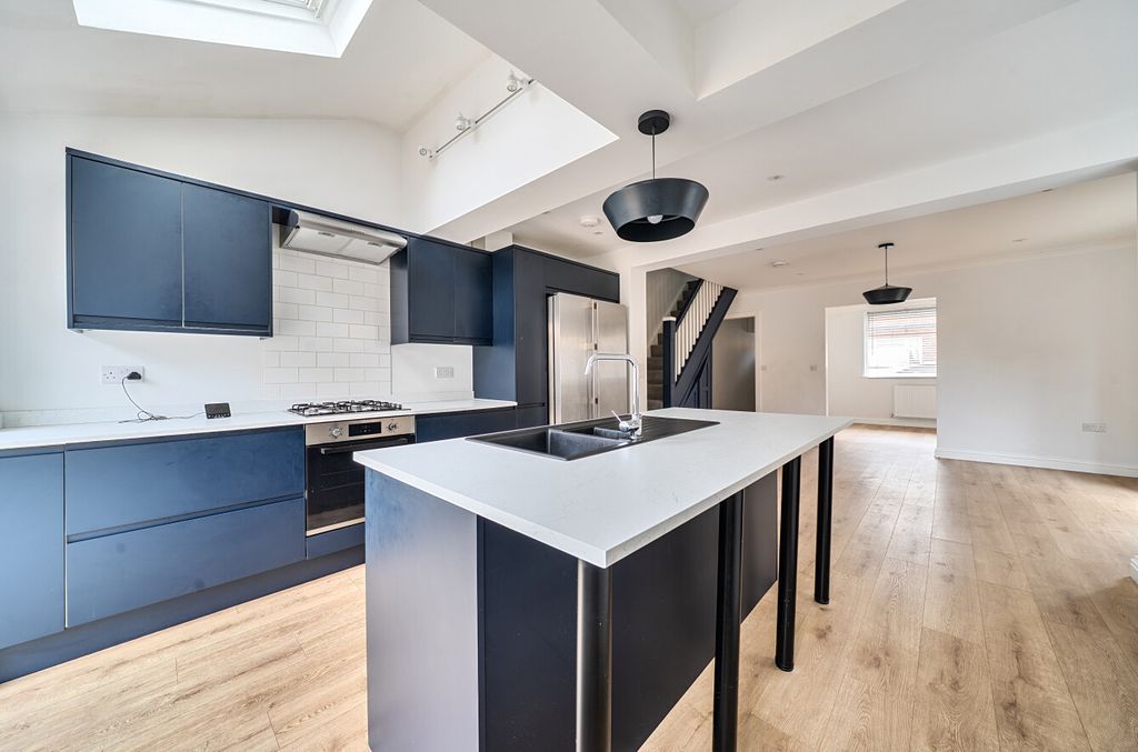 Property photo 3 of 24 1467100-22-6A1990...