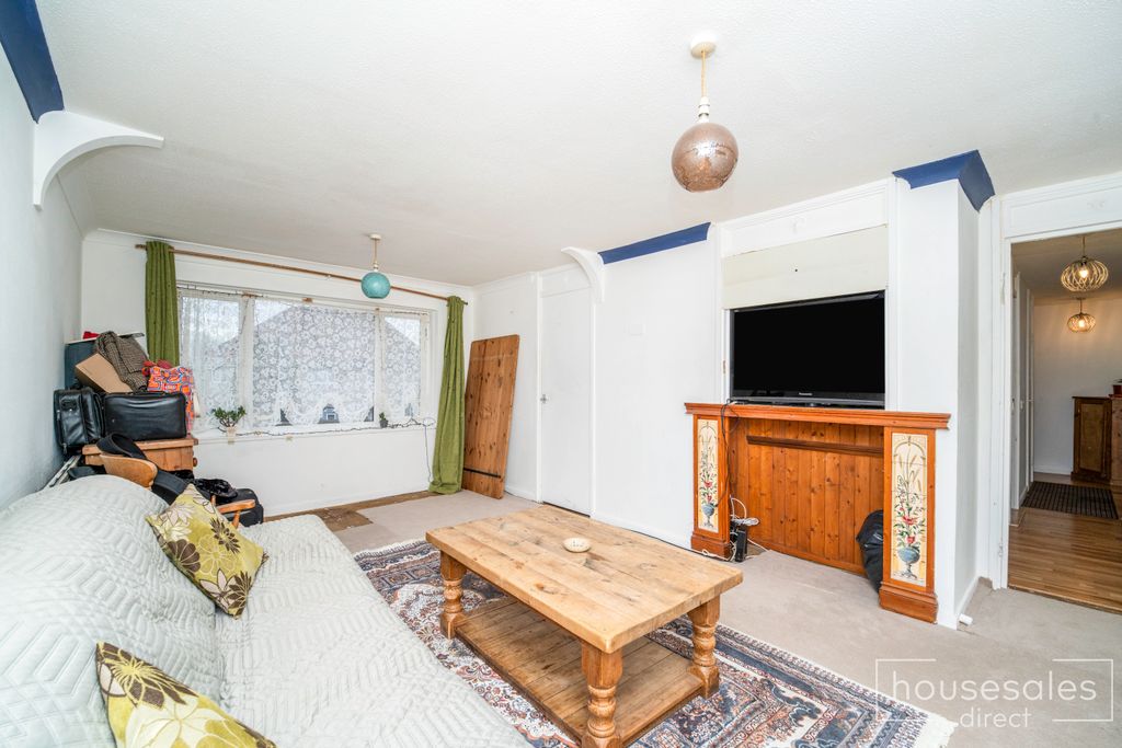 Property photo 2 of 9