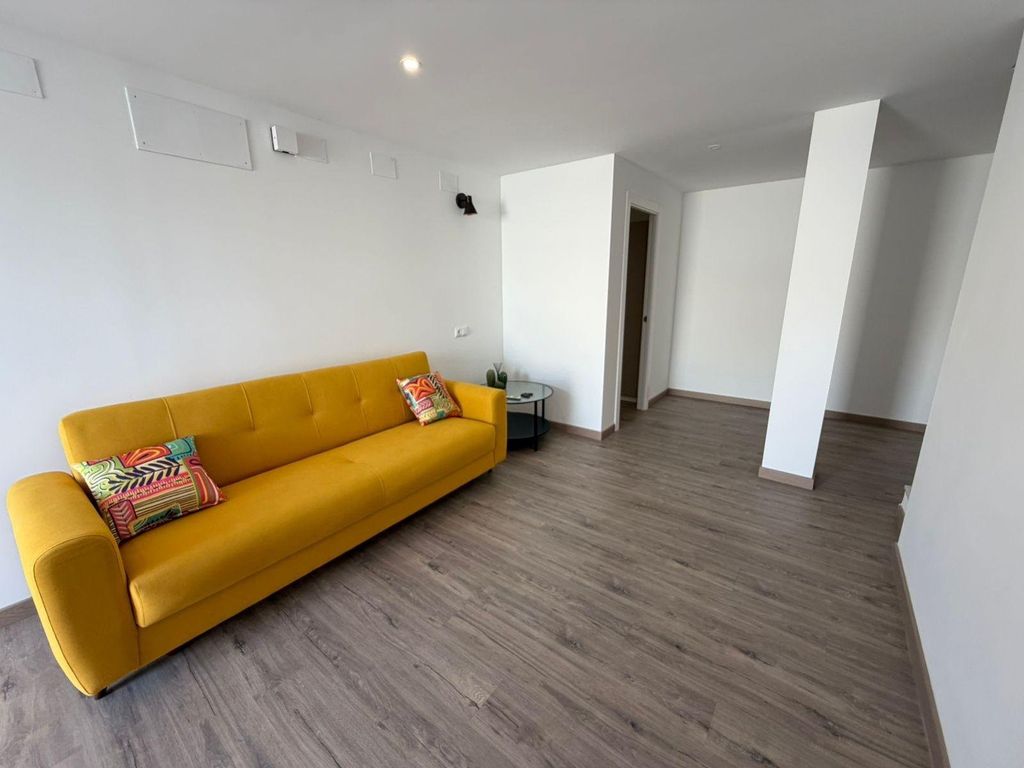 Property photo 2 of 39