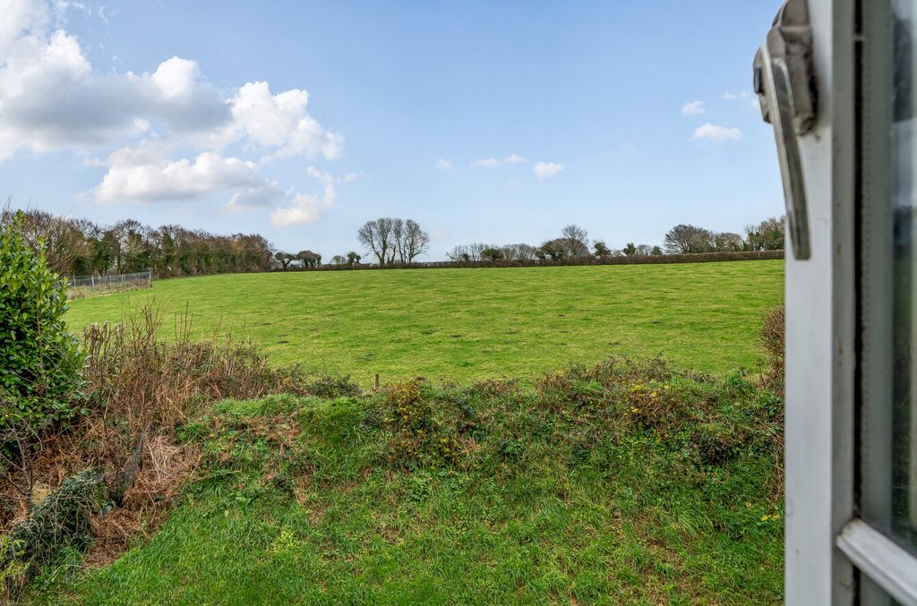 Property photo 2 of 22 2 - 1387986-16-693Add...