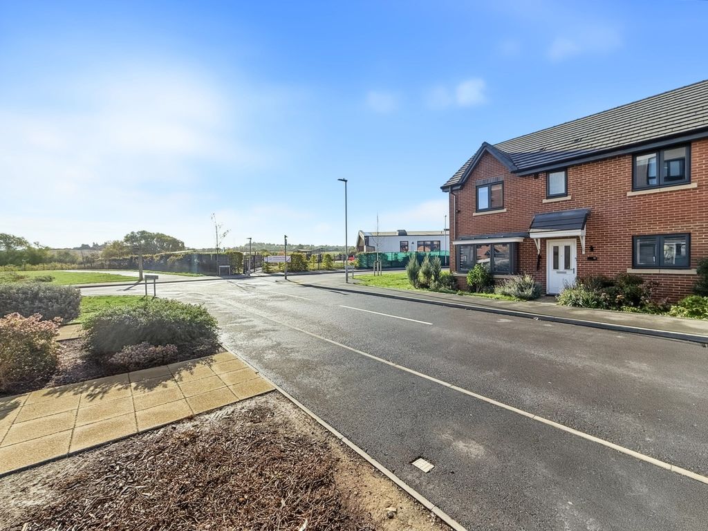 Property photo 2 of 29 5912181