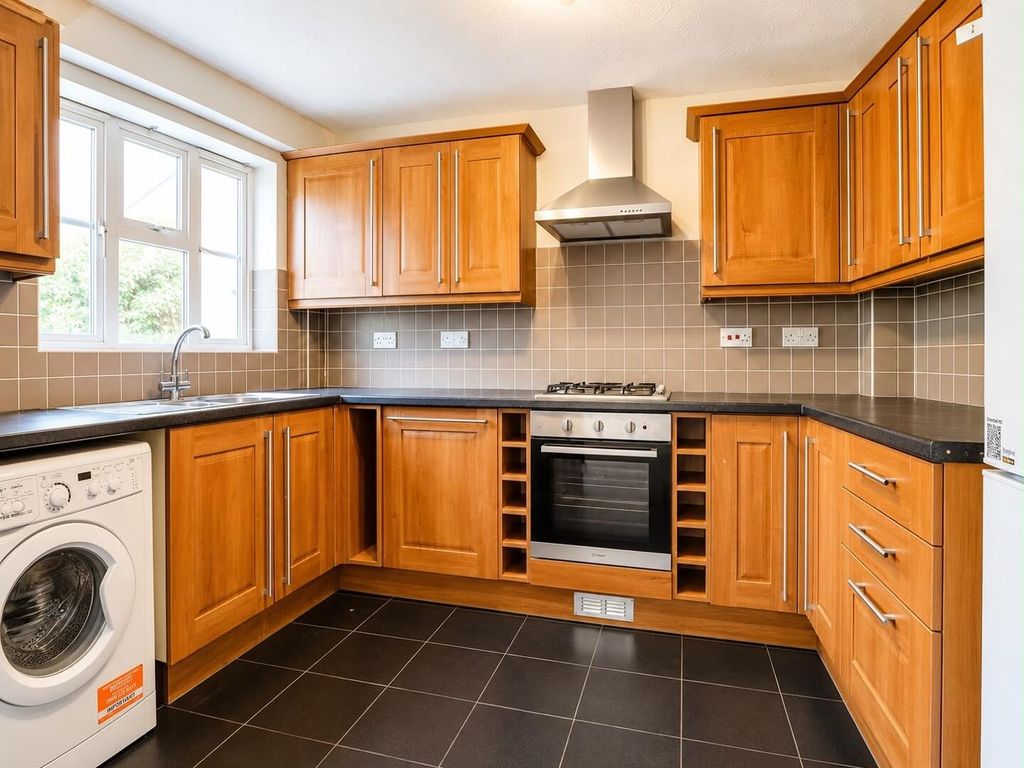Property photo 2 of 14 Kitchen