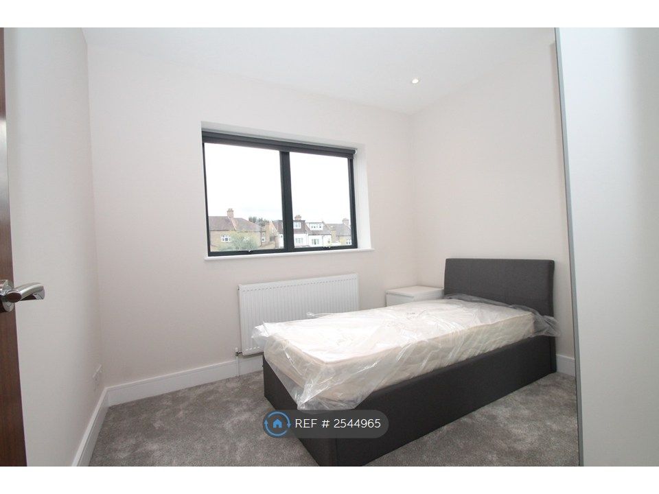 Property photo 2 of 11 Single Bedroom