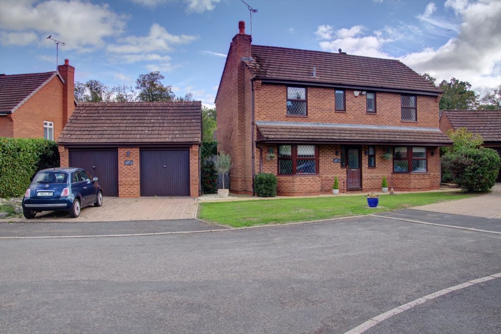 Property photo 1 of 15 Wilson Grove - Matt Clinton Ewemove Kenilworth