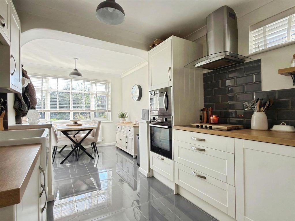 Property photo 3 of 16 Gorleston Road (8).Jpg