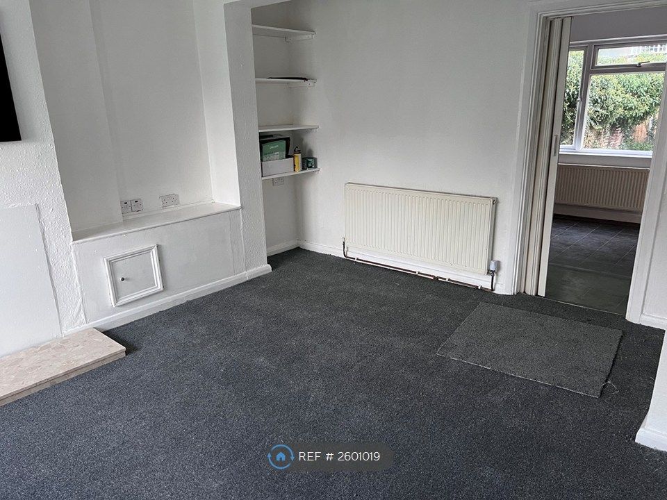 Property photo 3 of 11 Living Room