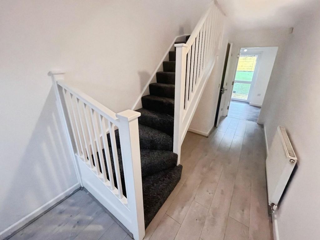 Property photo 2 of 16 Hallway.Jpg