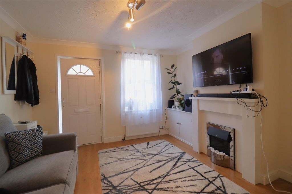Property photo 3 of 10 Living2.Jpg