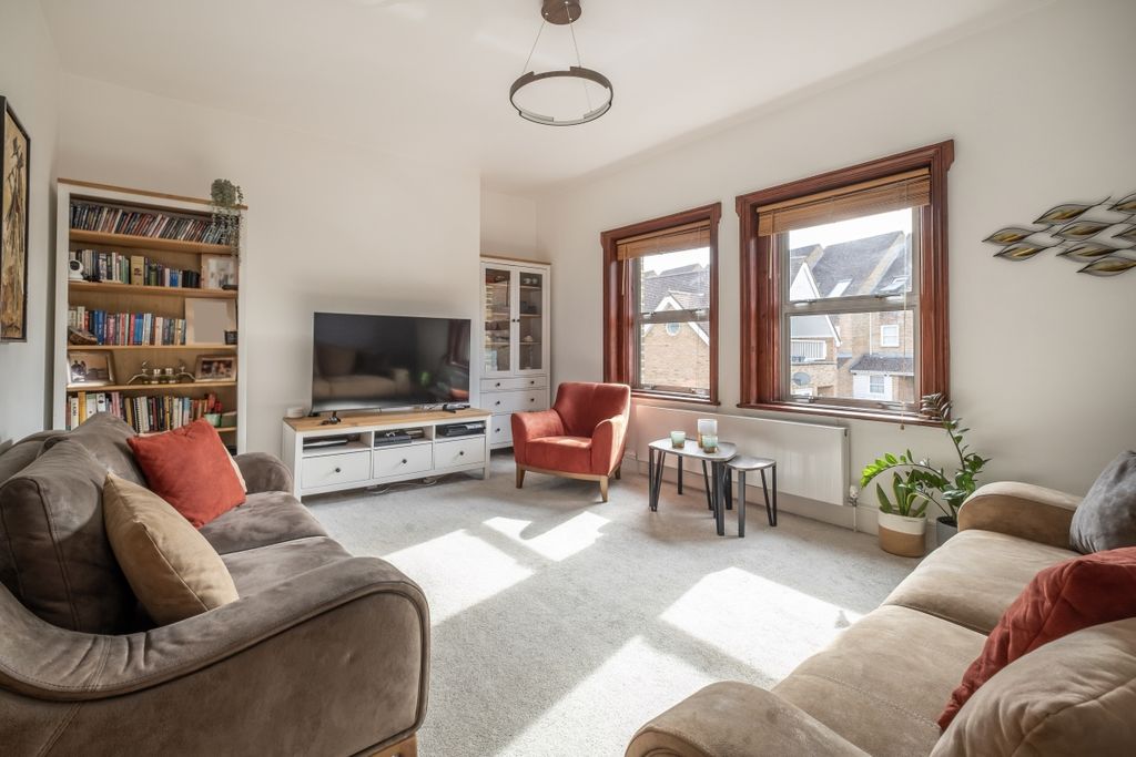 Property photo 2 of 13 16-Heathfield-Squ...