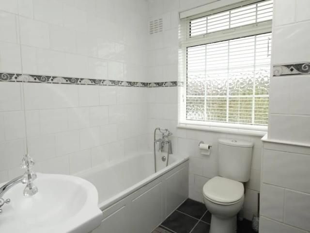 Property photo 2 of 7 Bathroom